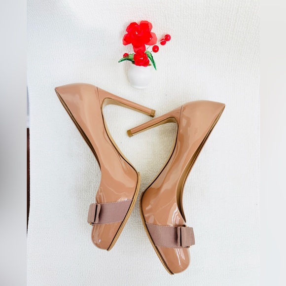 Ferragamo Pumps Size 6.5 - Picture 3 of 8